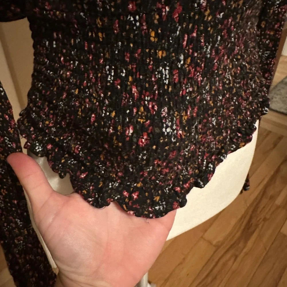 Paper Crane Black Floral Smocked Blouse - Picture 3 of 8